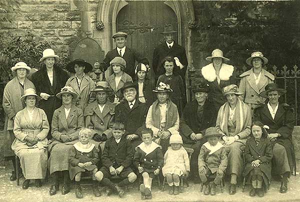 Low Row United Reformed Church Sunday School Trip to Leyburn, approximately 1920. Image reproduced by kind permission of Gladys Honey.